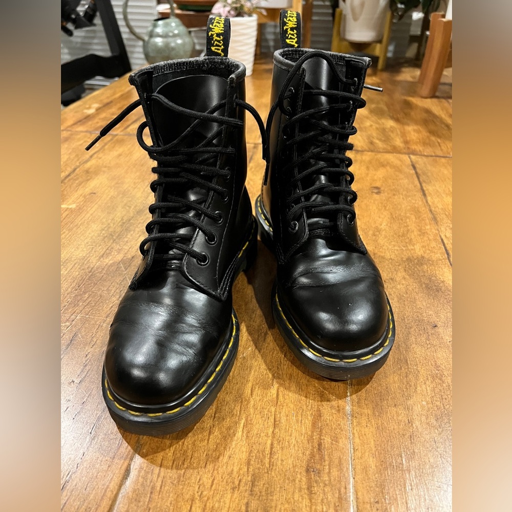 Dr. Martens leather boots women’s size 7 EU 38. 
Between 7 and 7.5.